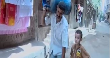 بالفيديو..كفيف يعمل فى توزيع أنابيب البوتاجاز.. وخالد صلاح: يستحق الاهتمام