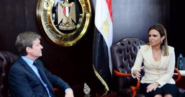  سحر نصر تبحث مع رئيس بعثة "العمل الدولية" تحسين مؤشرات الحوكمة بالتنسيق مع "الرقابة الإدارية"