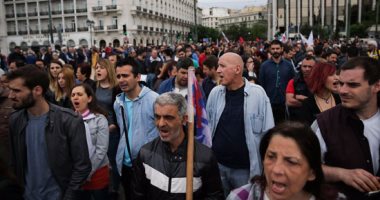 بالصور.. تظاهرات لعمال يونانيون رفضا للإجراءات التقشفية فى أثينا