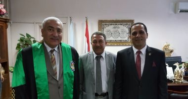 رئيس جامعة مدينة السادات يزور جامعة دمنهور 