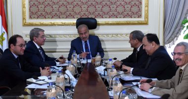 "فى شهر الخير".. الحكومة تنتهى من تحديد 122 موقعاً لمعرض "أهلا رمضان".. افتتاحه بالمحافظات غداً والقاهرة الاثنين.. وزير التموين: توفير جميع السلع بأسعار مخفضة.. ويؤكد: 300ألف طن مخزون السكر و140 ألف زيوت