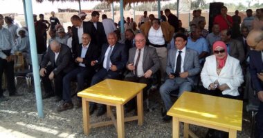 بالصور .. وزير الثقافة يشهد سباق للهجن والفروسية بالوادى الجديد