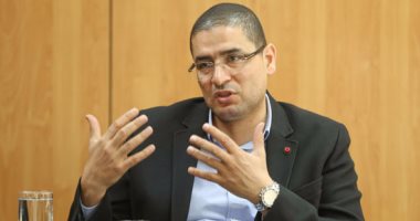 النائب محمد أبو حامد يعزى أسر شهداء حادث المنيا الإرهابى