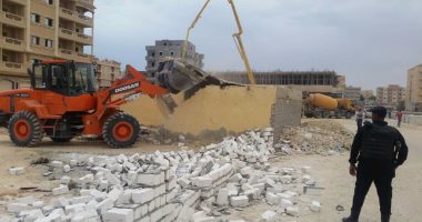 بالصور.. مدير أمن مطروح يشرف على إزالة التعديات على أراضى الدولة