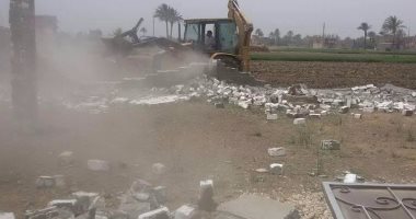 محافظ سوهاج: إزالة150حالة تعدى على 249 فدانا من أملاك الدولة فى يومين