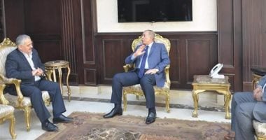 بالصور ..محافظ البحر الأحمر يلتقى رئيس لجنة النقل والمواصلات بالبرلمان