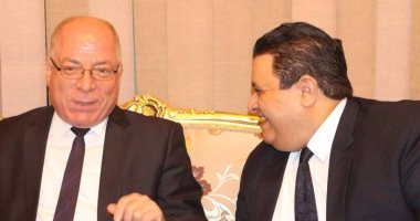 بالصور.. وزير الثقافه والمخرج خالد جلال يفتتحان مسرح البالون بالعجوزه 