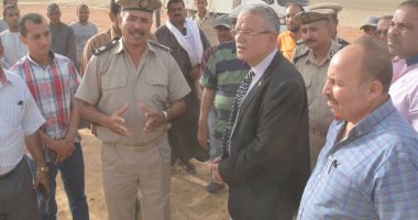محافظ المنيا يتابع إزالة التعديات بالطريق الصحراوى الغربى