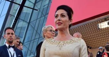بالصور.. إسرائيليون يواصلون السخرية من فستان وزيرة الثقافة لوضعها صورة للمسجد الأقصى