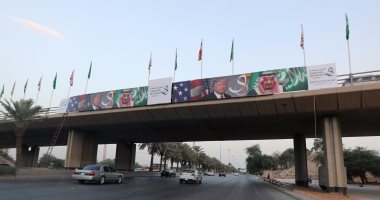 بالصور.. السعودية تستعد لاستقبال "ترامب" بوضع علم أمريكا فى شوارع البلاد