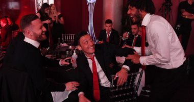 محمد الننى ينشر صورة مع نجوم أرسنال عبر "تويتر"