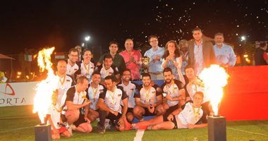 الأهلى يهدى ألمانيا كأس بطولة السفارات 