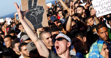 الأمن المغربى يفرق مظاهرة بالقوة فى الرباط احتجاجا على الفقر والفساد