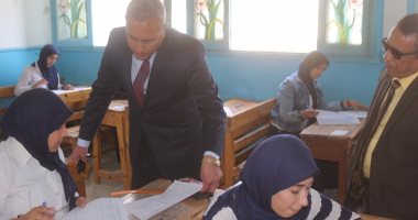 بالصور .. محافظ السويس يتفقد لجان امتحانات الشهادات الفنية