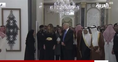 الرئيس الأمريكى دونالد ترامب والملك سلمان يتفقدان معرض الفن المعاصر