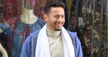 حمادة هلال ينشر صورة من كواليس مسلسل "طاقة القدر"