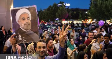 بالصور.. احتفالات فى شوارع طهران بفوز حسن روحانى
