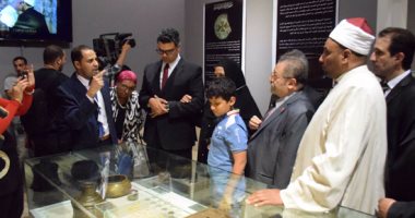 بالصور.. مشرف "الفن الإسلامى": معرض "ترنيمة وأذان" يؤكد الوحدة الوطنية فى مصر