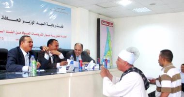 بالصور .. محافظ سوهاج يعقد جلسات للإعداد للمشروعات الممولة من قرض البنك الدولى