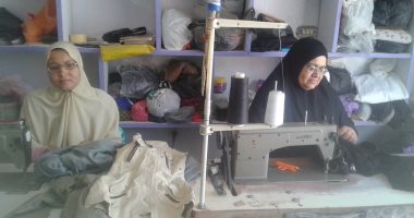 بالصور.. "منى وصباح" تطالبان محافظ الوادى الجديد بدعهما لعمل مشغل متكامل