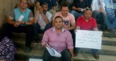 بالصور.. اعتصام موظفى شركة النيل للأدوية بسبب خصم 10% من الحوافز