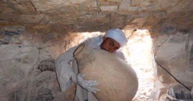 "الآثار" تعلن اكتشاف 56 إناء فخاريا تعود لعصر امنمحات الأول فى الأقصر