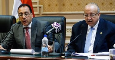 وزير الإسكان يزف البشرى للمواطنين: 60% لن تنالهم زيادة أسعار فواتير المياه.. يعلن: مفيش مشاكل تانى فى القاهرة الجديدة.. هيئة المجتمعات وردت 13 مليار جينه للخزينة العامة خلال 30 شهرًا.. والصرف أولويتنا المقبلة