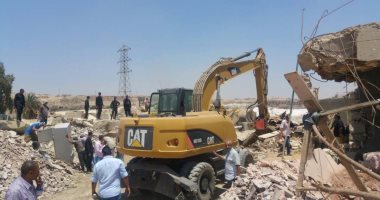 بالصور.. مدير أمن القاهرة يقود حملات ازالة تعديات على 25 ألف متر بالخليفة 