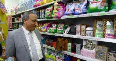 بالصور.. نقيب الصحفيين يتفقد منفذ بيع سلع جهاز الخدمة الوطنية بالنقابة