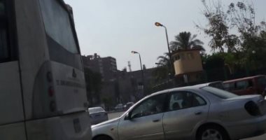 إضاءة أعمدة الكهرباء نهارا فى شارع أبو بكر الصديق بمصر الجديدة