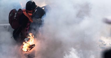 بالصور.. تصاعد حدة الاشتباكات فى فنزويلا خلال أكبر احتجاج ضد الرئيس مادورو
