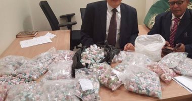 بالصور.. ضبط طالب قادم من ماليزيا لمحاولته تهريب عدسات ثمنها 250 ألف جنيه