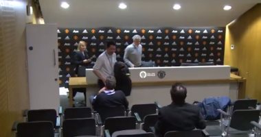 بالفيديو.. مورينيو يتعرض لموقف طريف عقب لقاء كريستال بالاس
