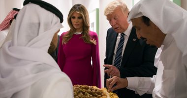 بالصور.. العاهل السعودى يشرح لـ"ترامب" و"ميلانيا" أسماء الأكلات الشعبية