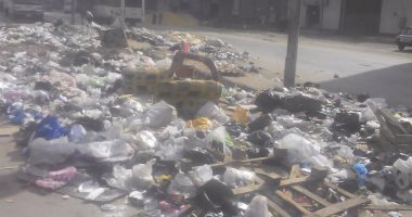 قارئ يشكو من تراكم القمامة بمحطة هاميس فى شبرا الخيمة