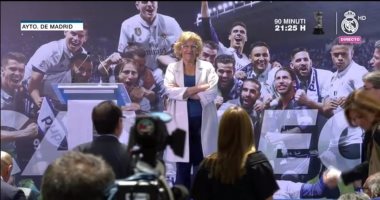 بالصور.. عمدة مدريد تحتفل بأبطال الدورى الإسبانى