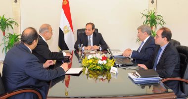 الرئيس السيسى يجتمع برئيس الوزراء ووزير المالية