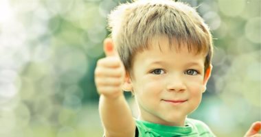 خبيرة علاقات أسرية توضح .. لماذا يميل الطفل لأهل الأم أكثر من أهل الأب؟