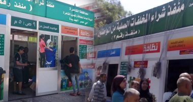 بالصور.. فكرة أكشاك شراء المخلفات vs نقيب الزبالين.. العاصمة تتوسع فى التجربة وترفع أسعار شراء الزبالة بعد إقبال المواطنين.. وشحاتة المقدس يهدد بالامتناع عن جمع القمامة من المنازل بعد ارتفاع حجم الخسائر
