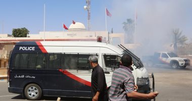 بالفيديو والصور .. اللحظات الأولى لاشتباكات الأمن ومحتجين بولاية تطاوين التونسية