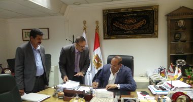 محافظ سوهاج يكلف مسئولى مدينة البلينا بحل أزمة نقل مياه الرى للمزارعين