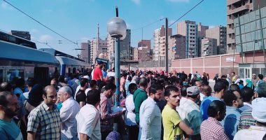 قارئ يرصد تكدس الركاب على رصيف محطة المرج بعد تعطل مترو الأنفاق