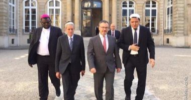 بالصور.. أبرز أئمة فرنسا يقدم العزاء فى ضحايا مانشستر بسفارة بريطانيا