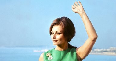 شاهد.. صوفيا لورين خاطفة للأنظار فى مهرجان كان عام 1964 