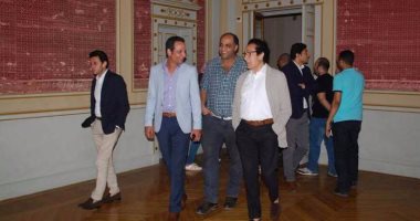 بالصور.. فاروق حسنى يزور "مجمع الفنون بالزمالك": "عرض بديع" وتحديات كبيرة