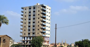 بالفيديو والصور.. إزالة برج مكون من 11 طابقا فى بنها بالمتفجرات