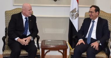 وزير البترول ورئيس مؤسسة داو للبتروكيماويات يناقشان الفرص الاستثمارية الجديدة