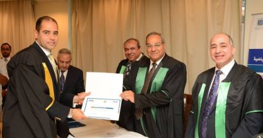 بالصور.. لهيطة وخالد لطيف يحصلان على الدبلومة الرياضية من الفيفا