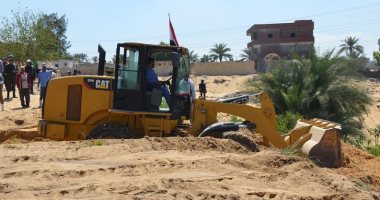 إصابة 6 مجندين وتحطيم لودر أثناء حملة لإزالة قرية الصيادين بدمياط الجديدة 