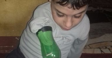 بالصور.. "زياد" يتحدى إعاقته ويحقق نجاحًا باهرًا بالصف الثانى الابتدائى